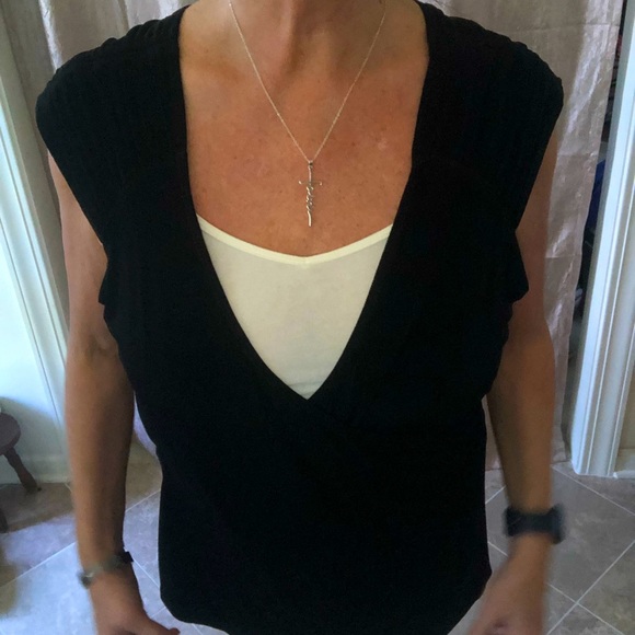 Posh show.   Chico ladies deep v neck, sleeveless top.​ - Picture 5 of 6